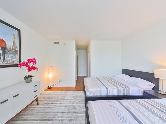 2nd image of 19370 Collins Ave APT 622