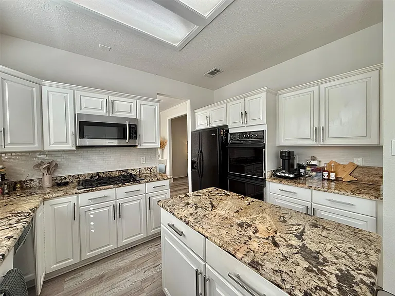 2 Twin Feather Pl — Photo 22