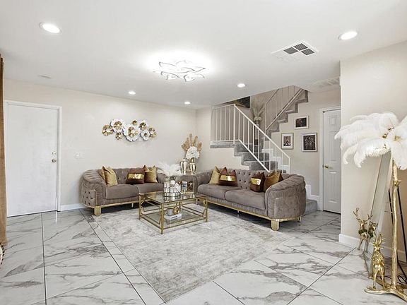 4th image of 572 Hart Dr