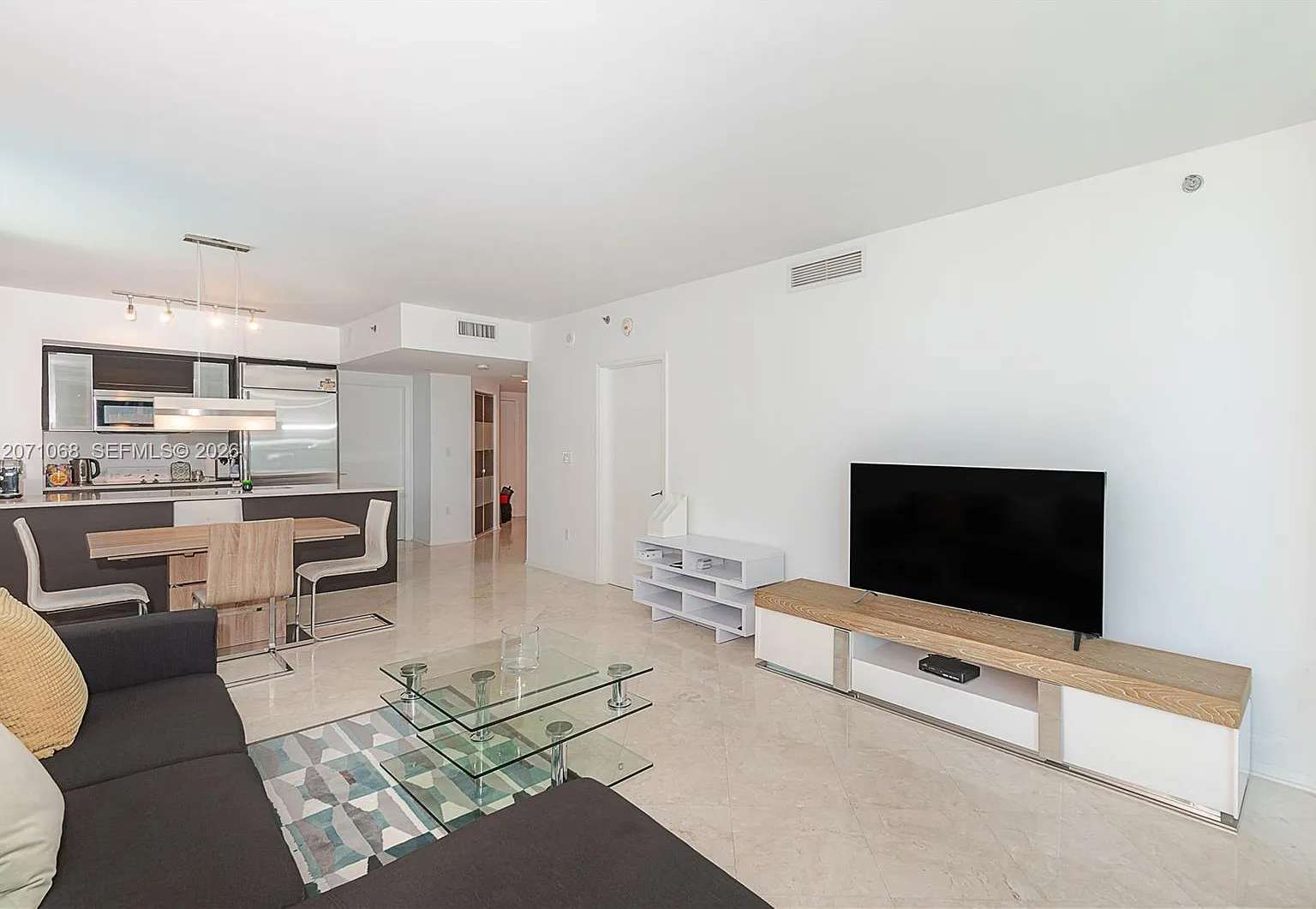 500 Brickell West Condo — Photo 1