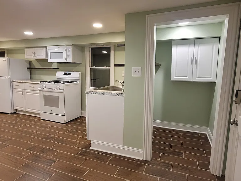 3535 W Melrose St — Photo 3
