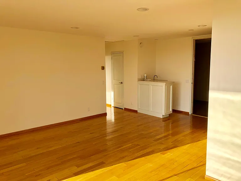 100 S Doheny Dr #523 — Photo 41