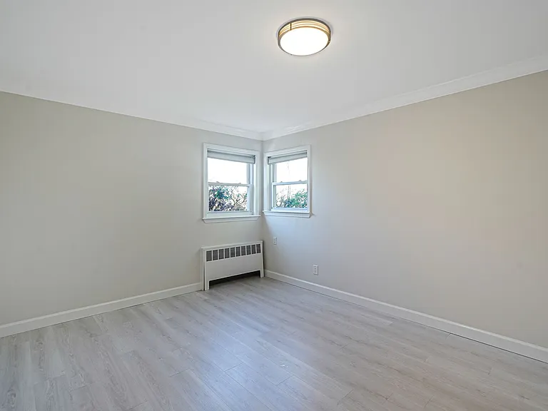 1072 Hicksville Rd — Photo 10