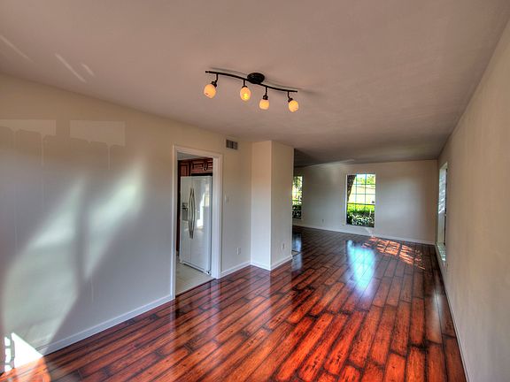 5th image of 8936 N Plaza Ct