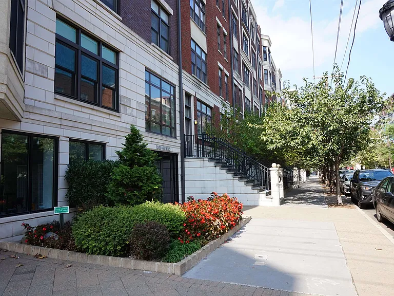1300 Grand St #418 — Photo 18
