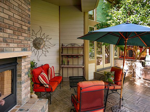 3rd image of 3411 Stone Mountain Cir