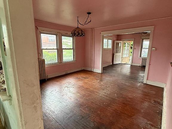 5th image of 426 Custer Ave