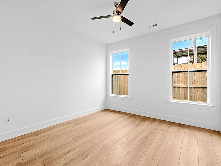 290 Morgan St — Photo 17