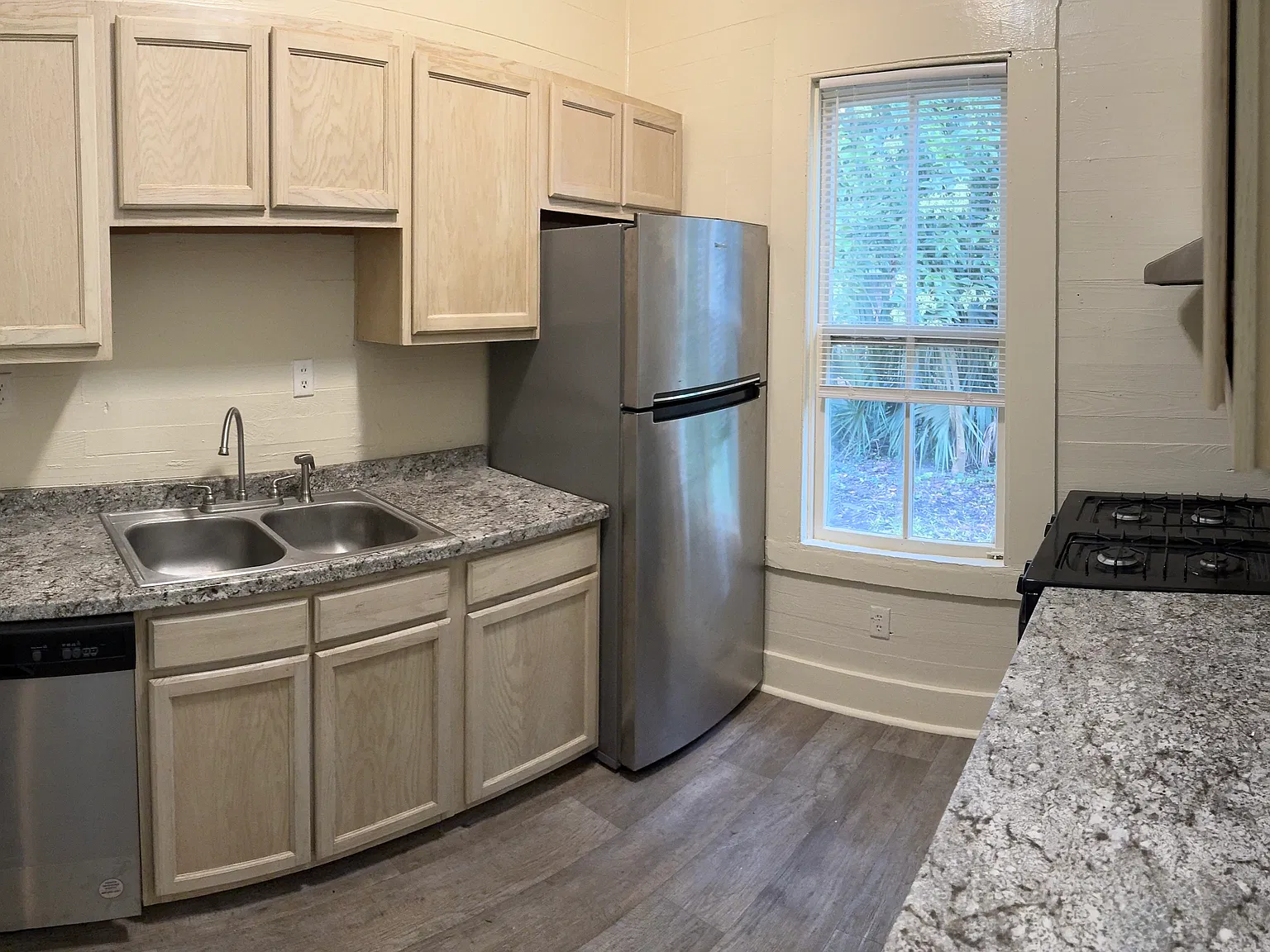 1 bed, 900 sqft, $1,175 — Photo 4