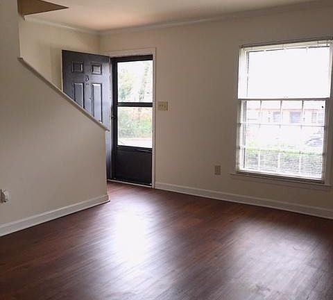 Easy to care for Vinyl Hardwoods throughout 1st Floor!