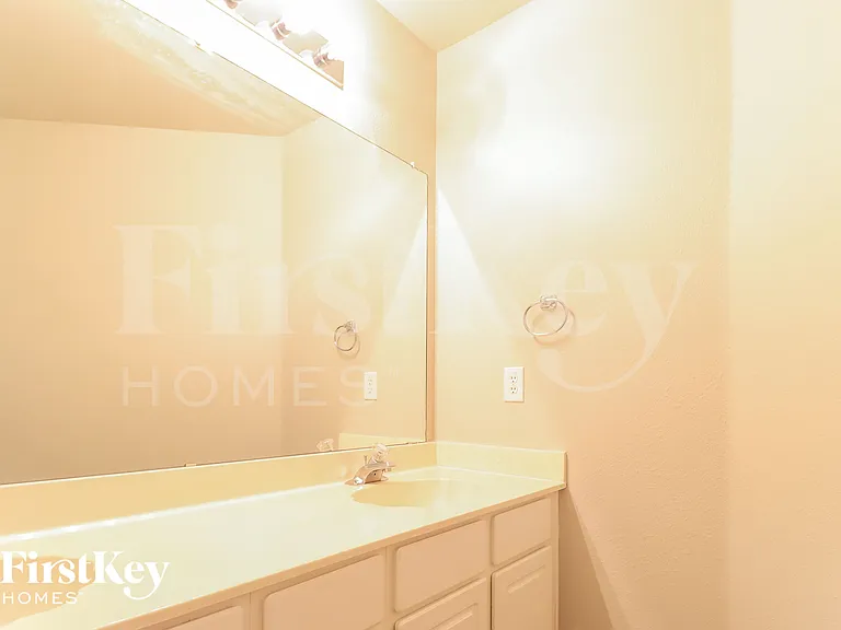 2204 Reedway Ct — Photo 13