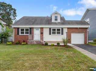 15 Schlosser Dr, Rochelle Park, NJ 07662