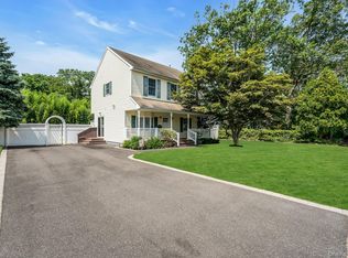 11 Willyn Rd, Blue Point, NY 11715