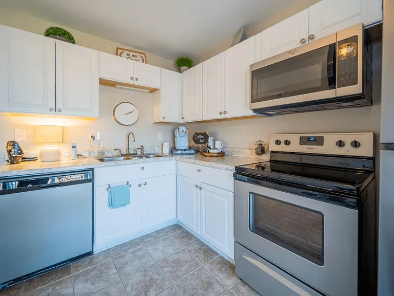 Willow Creek Apartments — Photo 5