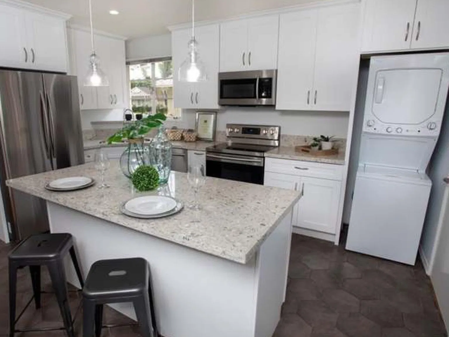 4 bed, 1450 sqft, $4,300 — Photo 3