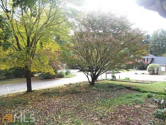5th image of 2791 Kenwood Dr