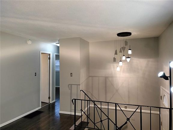 4th image of 5101 Valley Ln
