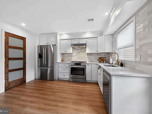 2nd image of 10 E Sutton Ave