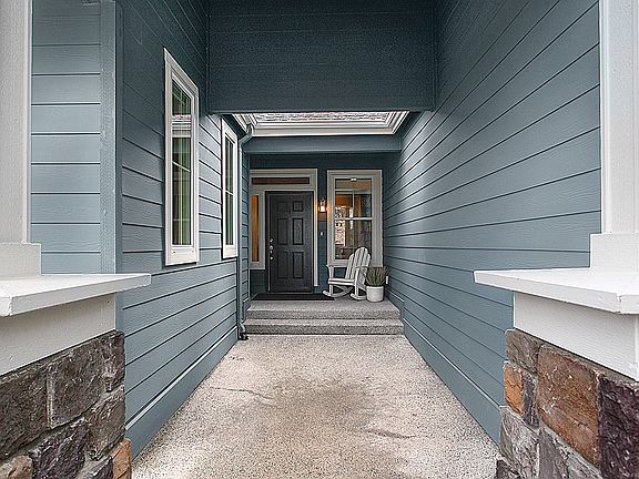 4th image of 23921 NE 127th St