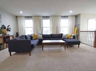 2120 Croghan Dr, Carnegie, PA 15106