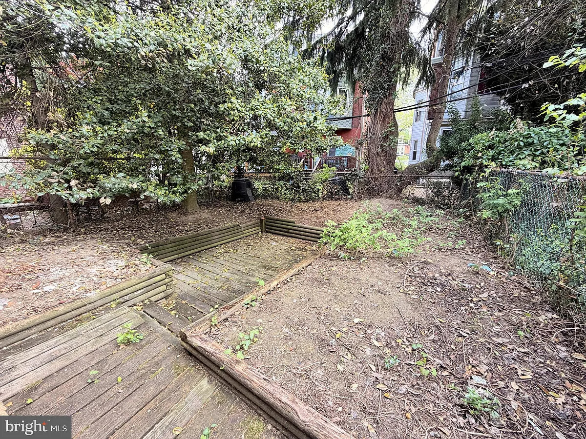 Building Photo - 4718 Hazel Ave #-3