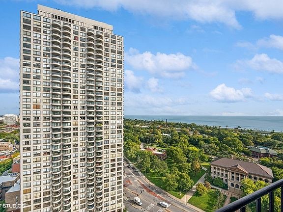 5th image of 1960 N Lincoln Park West Ave #2401