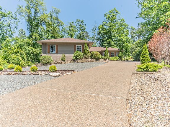 2nd image of 18 Burgos Ln