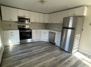 24 Brinley St #3R, Newport, RI 02840