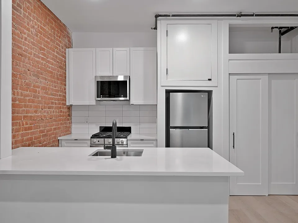221 Washington St #204