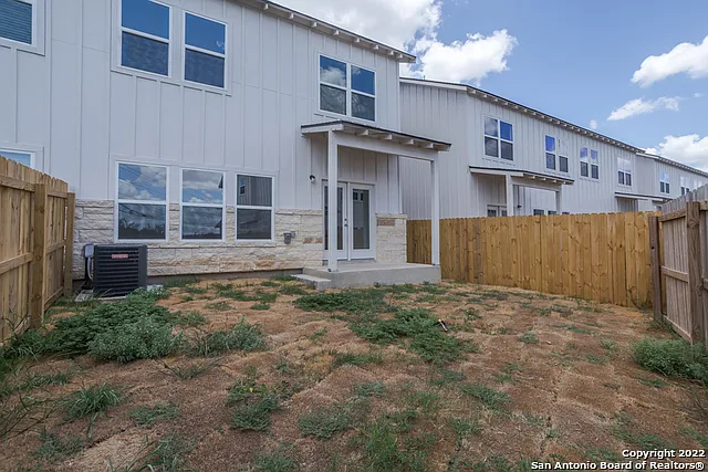 206 Topaz #1502 — Photo 23