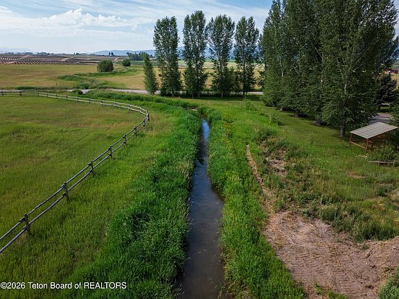 2nd image of 268 River Ranch Loop