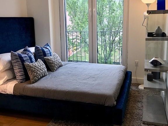4th image of 420 Tompkins Ave #3I