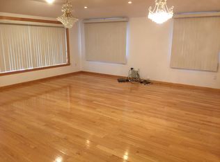 69-11 228th St, Oakland Gardens, NY 11364