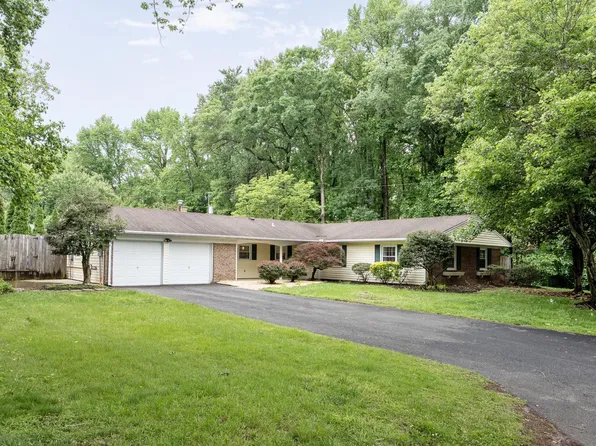 13030 Maple View Ln, Fairfax, VA 22033