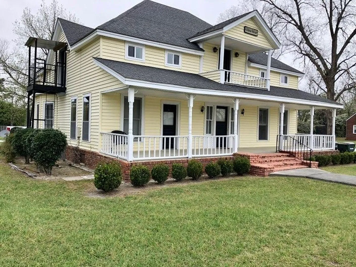 212 W. Lee St. — Photo 1