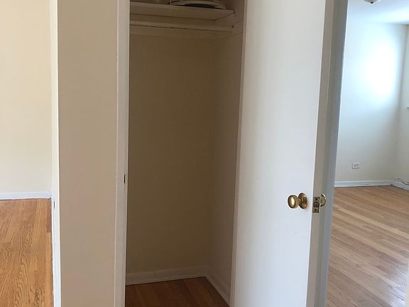 4th image of 6130 N Seeley Ave #1AS