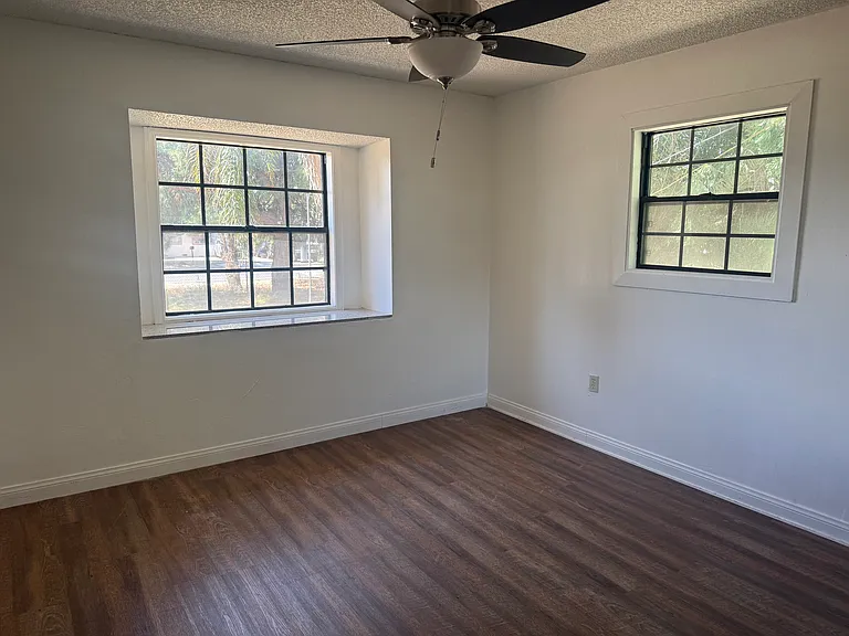 18192 Merrill Ave — Photo 10