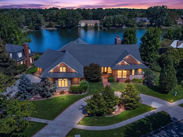 4014 Clubhouse Dr, Champaign, IL 61822