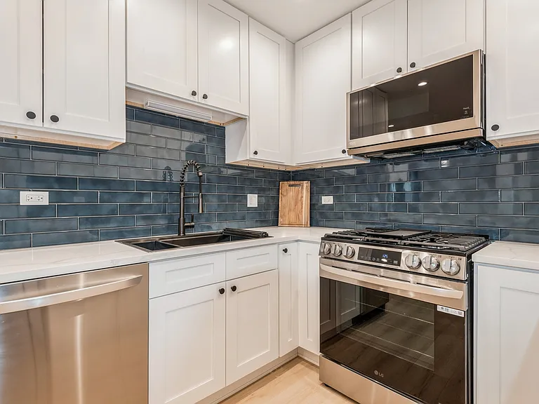 1535 W Estes Ave #G — Photo 10