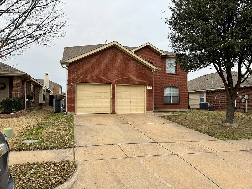 932 Pinebrook Dr