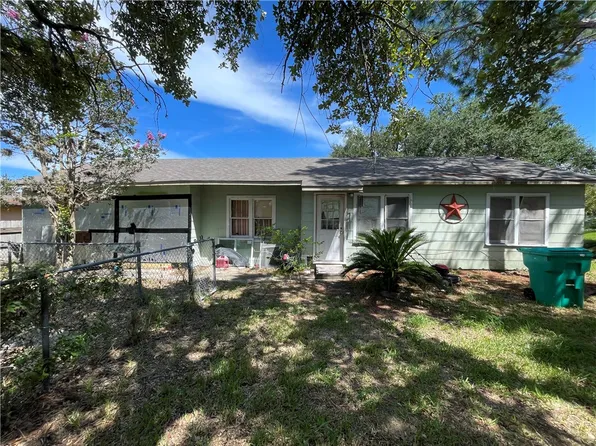 249 N 10th St, Aransas Pass, TX 78336