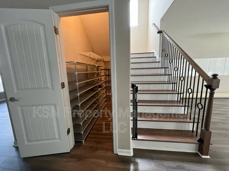 4 bed, 2.5 bath, 2962 sqft, $2,845 — Photo 4