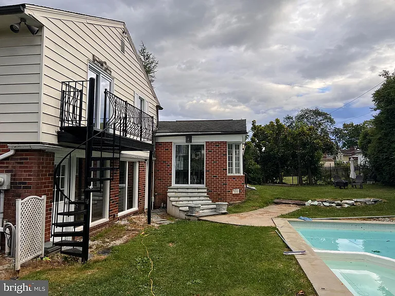 1868 Pine Rd — Photo 36