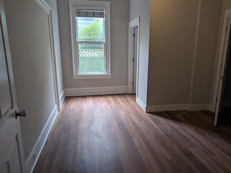 1907 Pendleton St — Photo 16