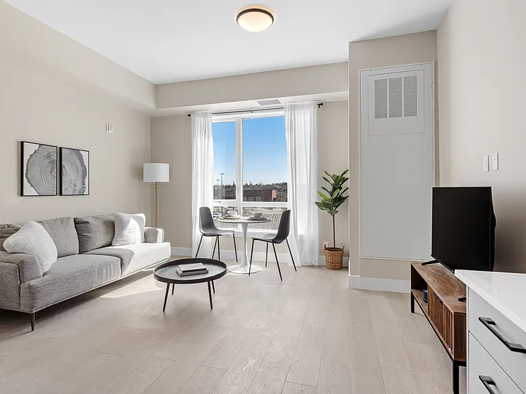 180 Kanata Ave — Photo 21
