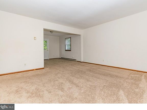 3rd image of 2000 Louisa Ave