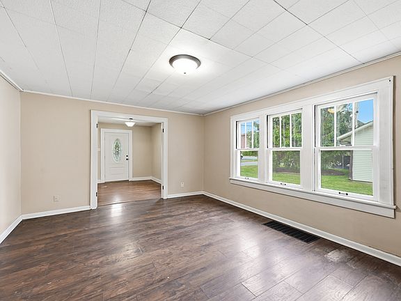 5th image of 9140 Hamilton Ave