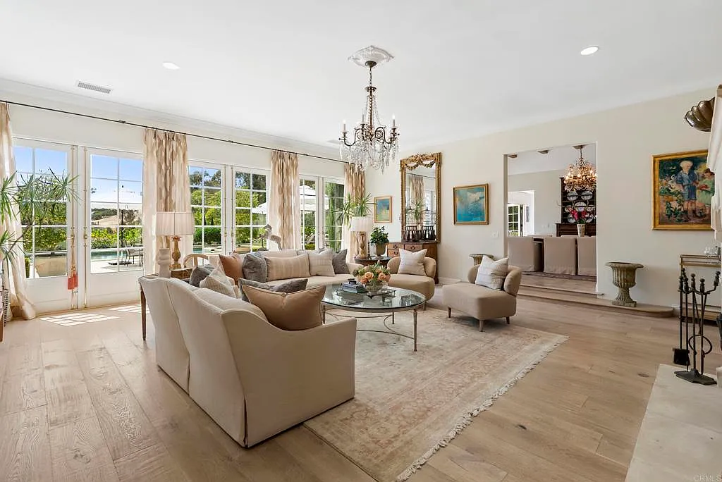 5 bed, 5.5 bath, 6000 sqft, $34,950 — Photo 3