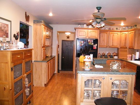5th image of 10 Tompkins Ct