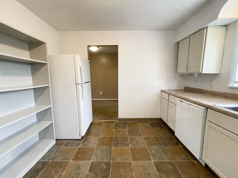 1512 N Woodridge Ave — Photo 27